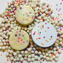 Load image into Gallery viewer, Cupcake Massage Bar with Tapioca Pearls - MOONCHILD PRODUCTS